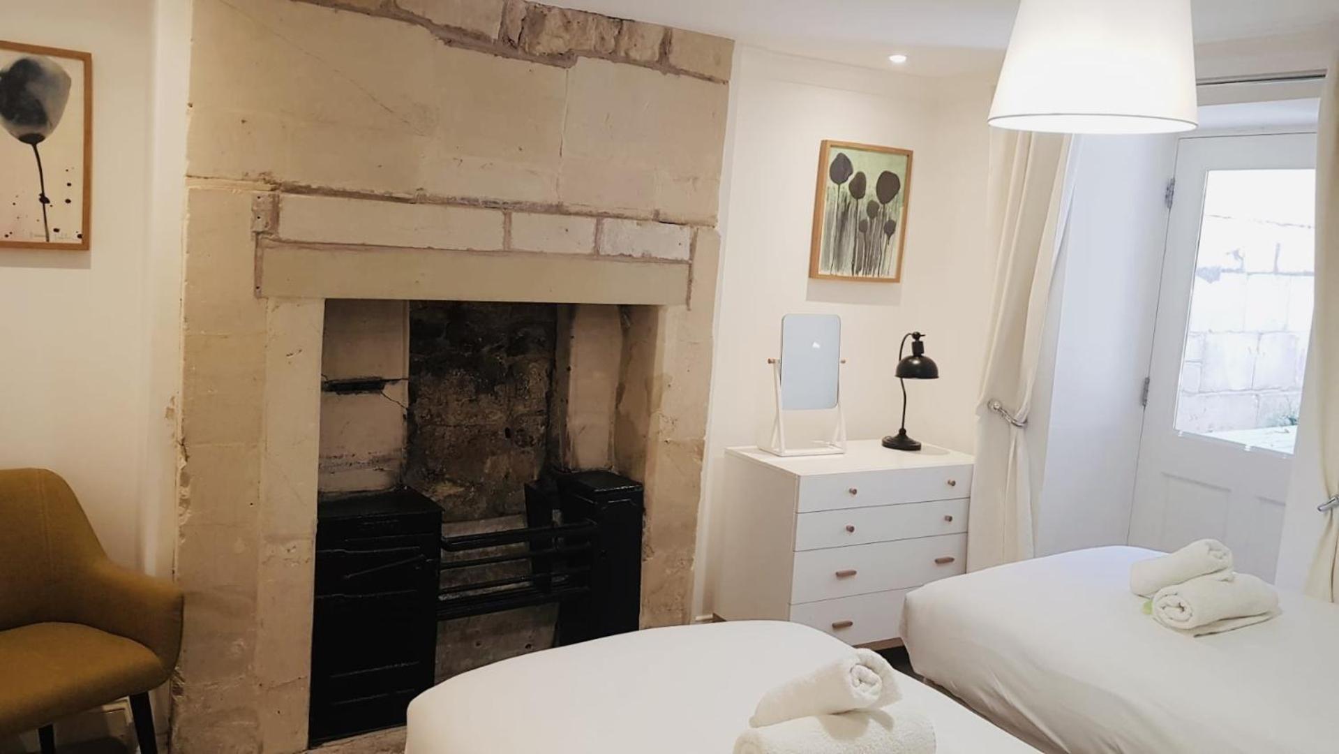 Ceres Newly Refurbished 3 Bedroom In Heart Of バース エクステリア 写真